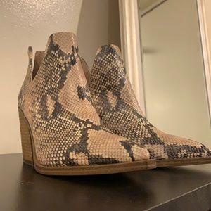 Vincent Camuto Snakeskin boot